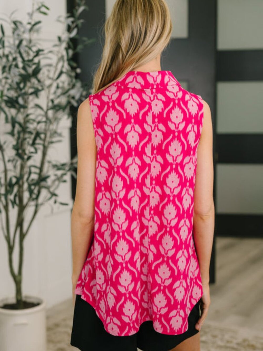 Dear Scarlett Floral Ikat Sleeveless Collared Top Size Medium - Picture 5 of 5